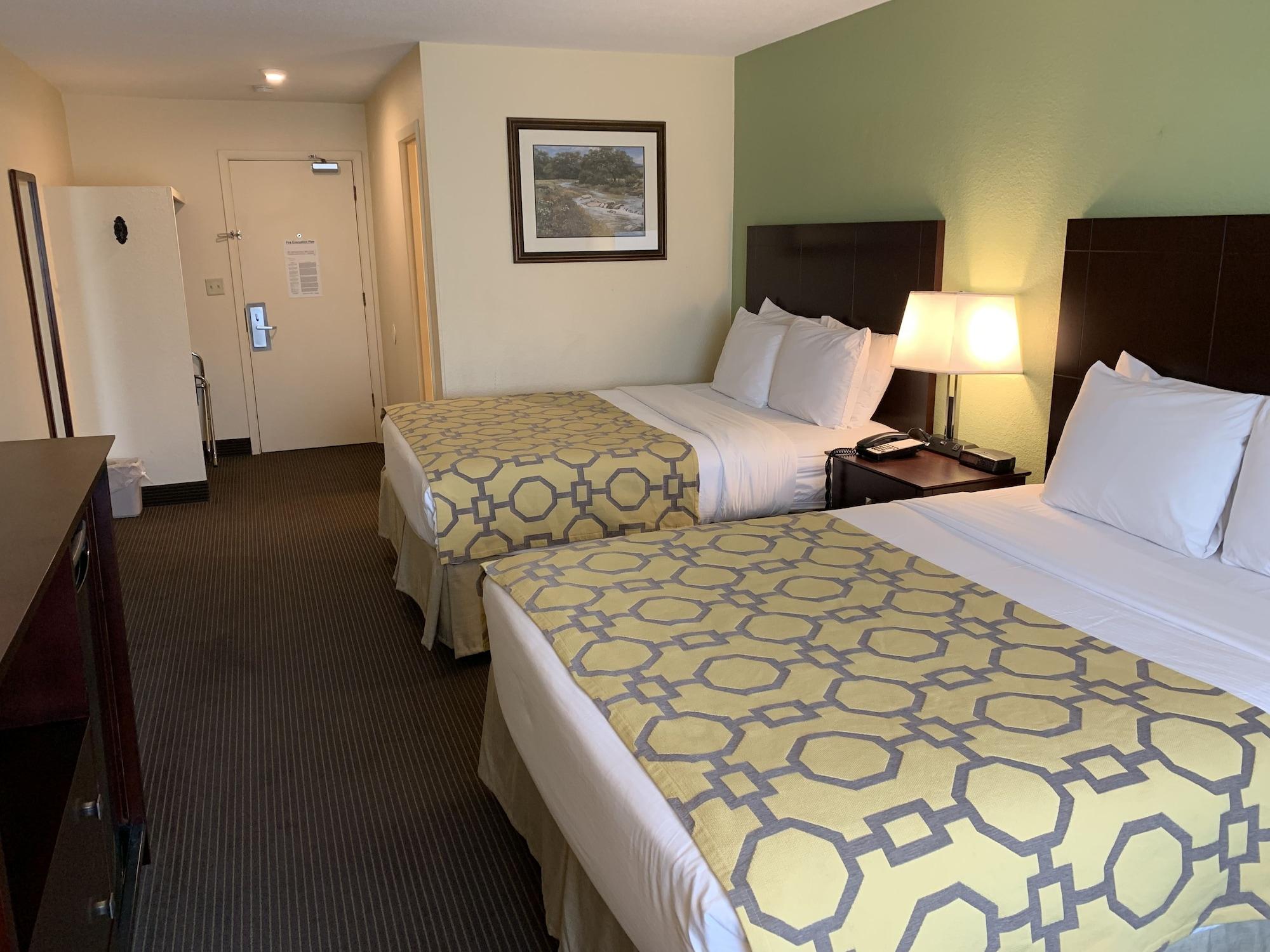 Baymont By Wyndham Jefferson City Exterior photo