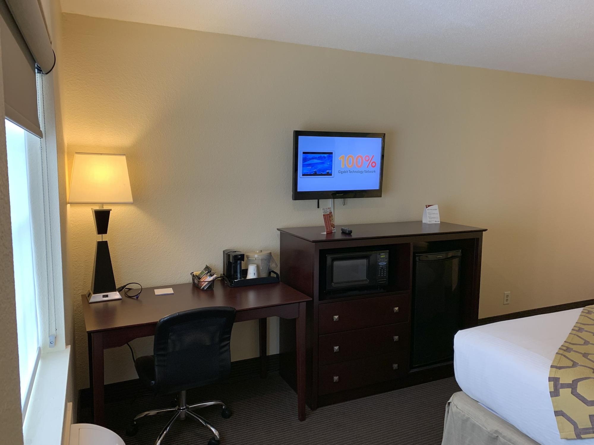 Baymont By Wyndham Jefferson City Exterior photo