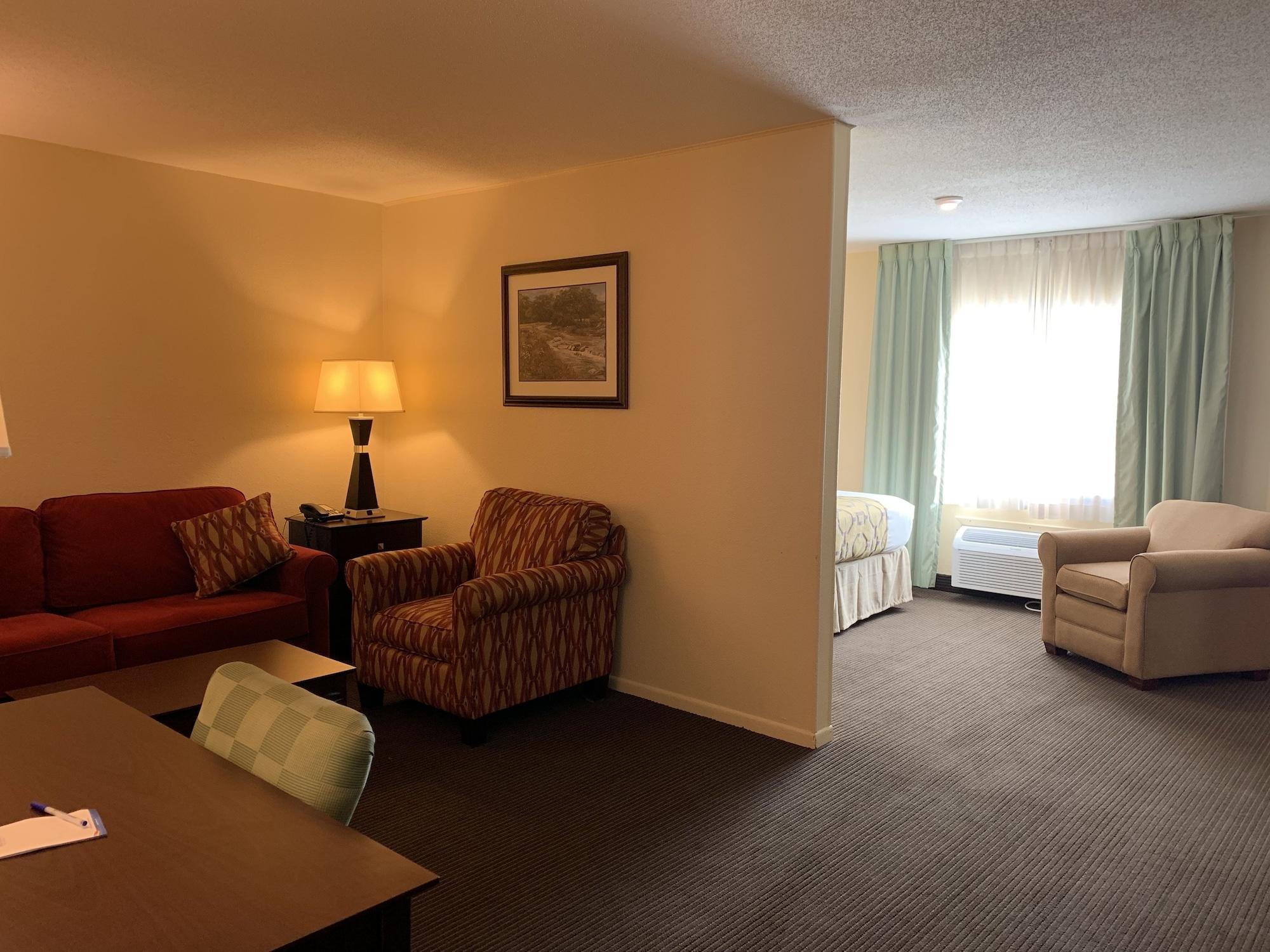 Baymont By Wyndham Jefferson City Exterior photo