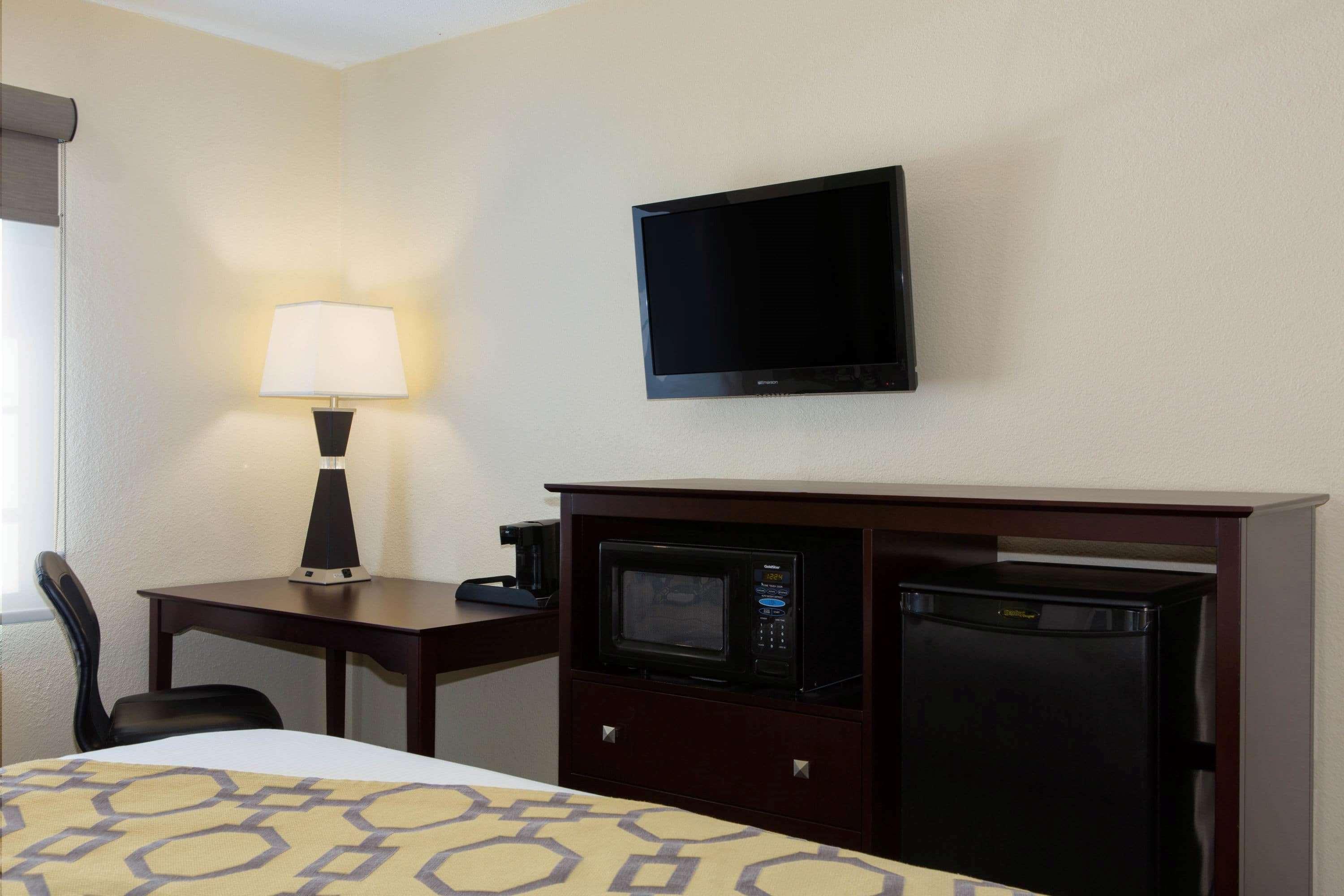 Baymont By Wyndham Jefferson City Exterior photo