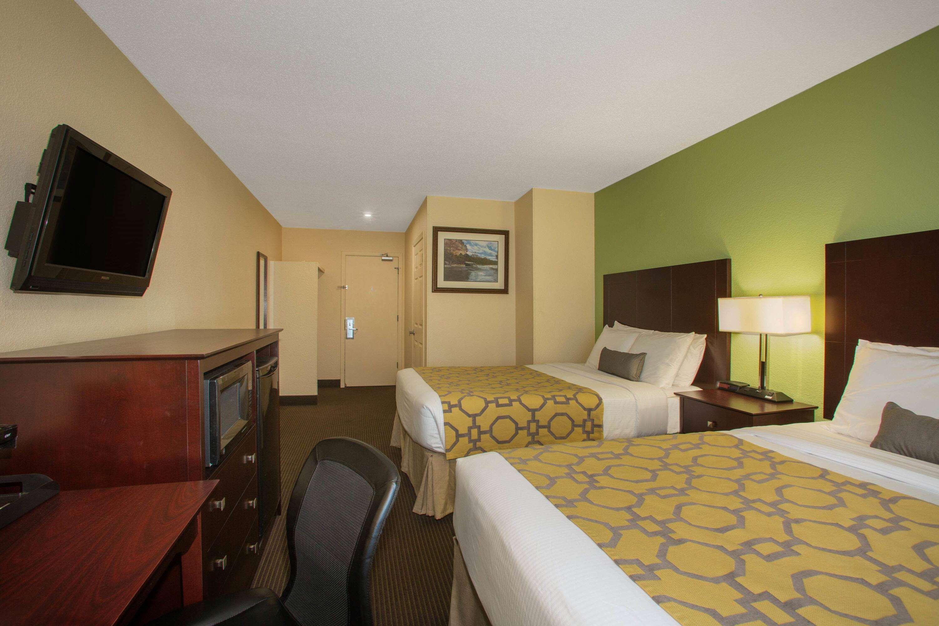Baymont By Wyndham Jefferson City Exterior photo