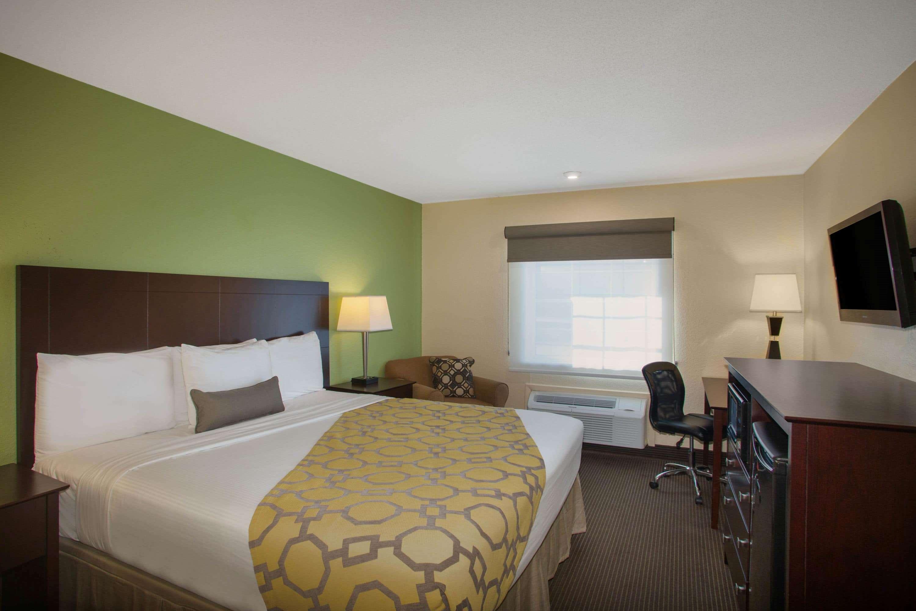 Baymont By Wyndham Jefferson City Exterior photo